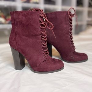 Women’s maroon lace up boots